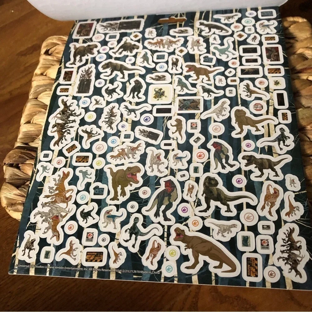Jurassic World Sticker Book (500ct)